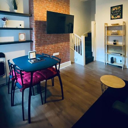 Large 4 Bedroom Home - Coventry City Centre ภายนอก รูปภาพ