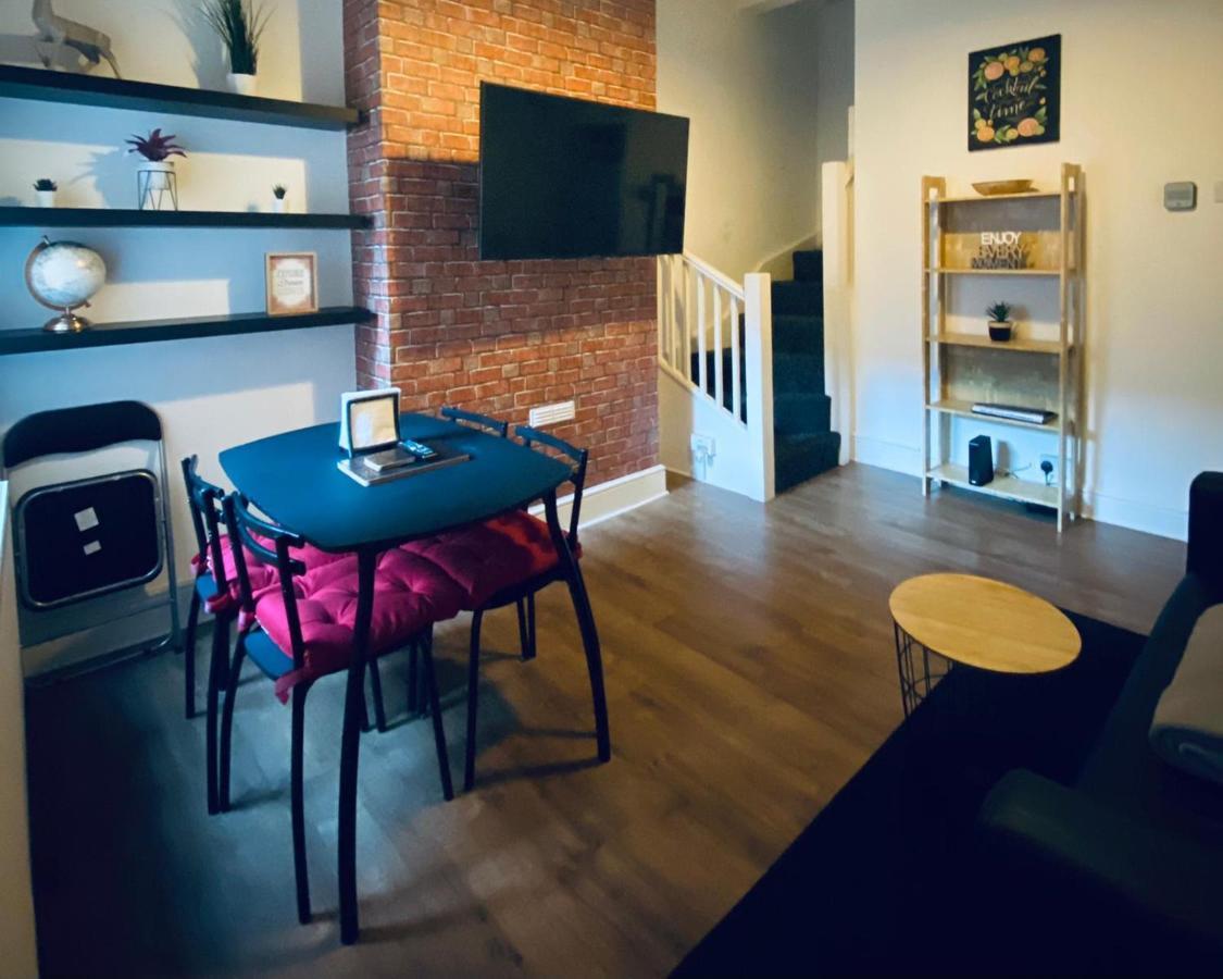 Large 4 Bedroom Home - Coventry City Centre ภายนอก รูปภาพ