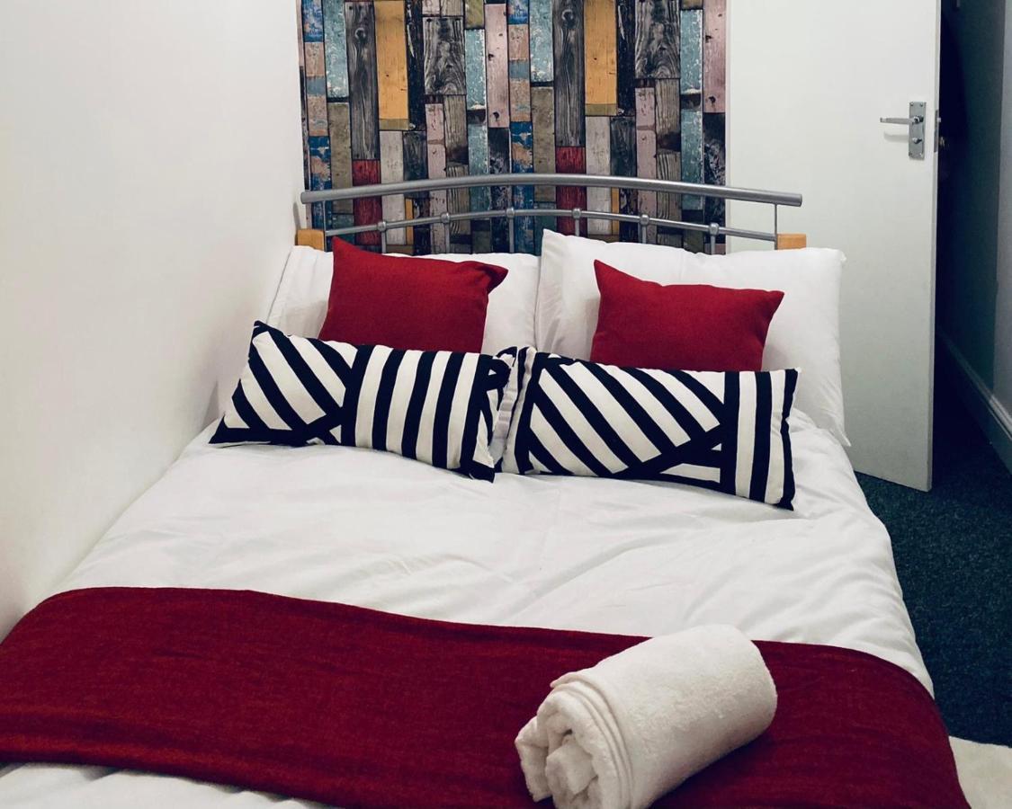 Large 4 Bedroom Home - Coventry City Centre ภายนอก รูปภาพ