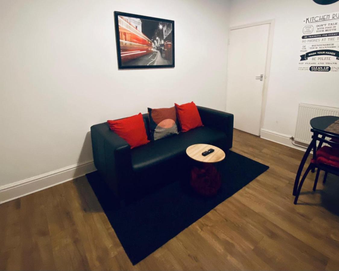 Large 4 Bedroom Home - Coventry City Centre ภายนอก รูปภาพ
