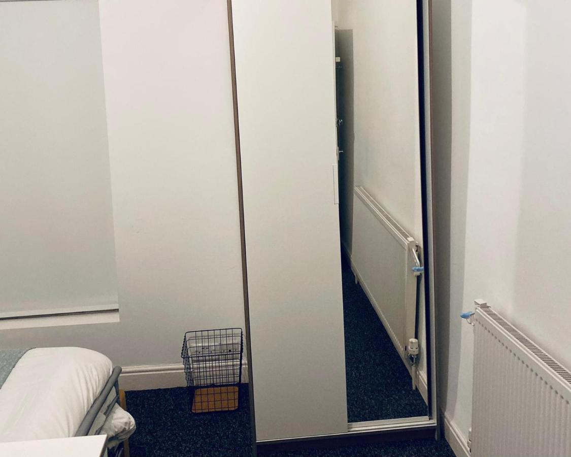 Large 4 Bedroom Home - Coventry City Centre ภายนอก รูปภาพ